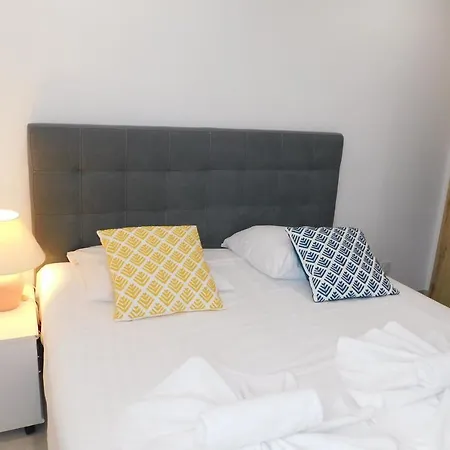 Spacious 2-bedroom In Egee With Parking And Air Conditi