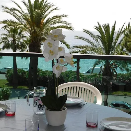 Apartment Spacious 2-bedroom In Egee With Parking And Air Conditi *