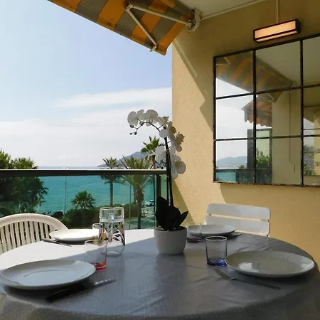 Apartment Spacious 2-bedroom In Egee With Parking And Air Conditi *